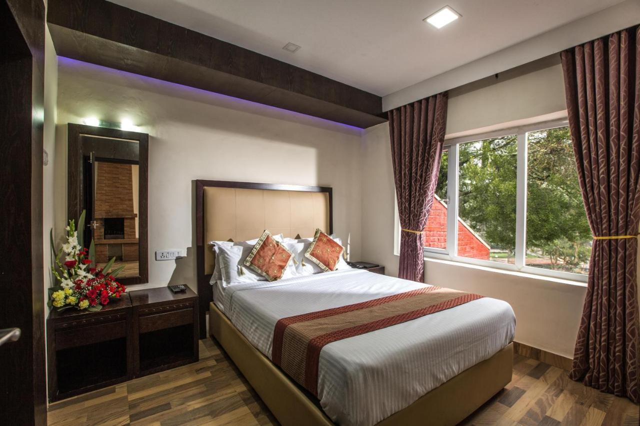 Hotel Lakeview Утакаманд Экстерьер фото