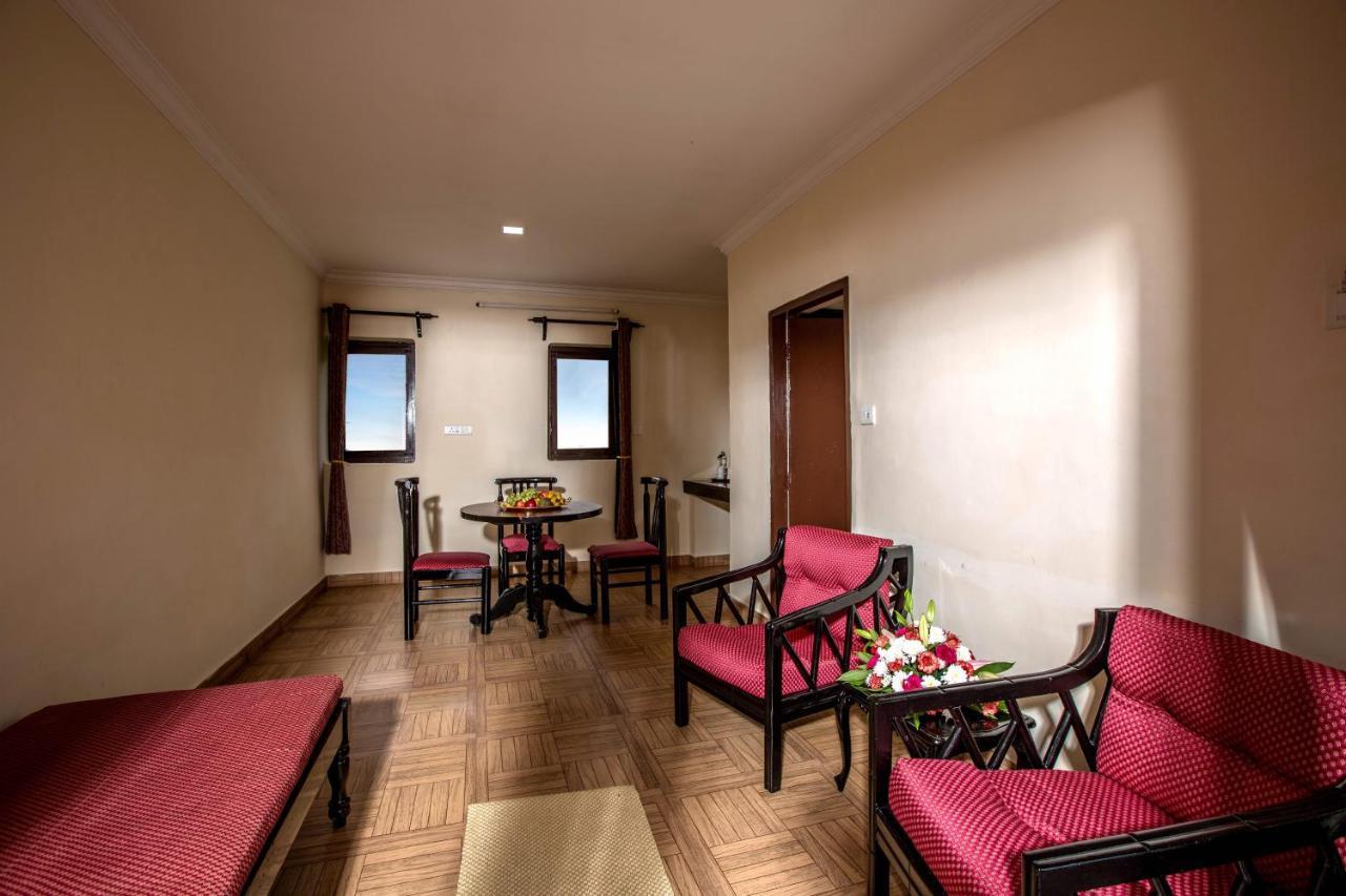 Hotel Lakeview Утакаманд Экстерьер фото
